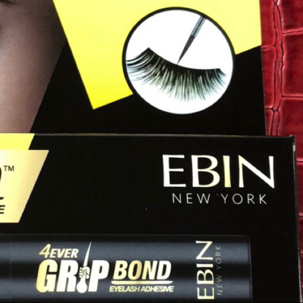 EBIN lash glue with brush applicator